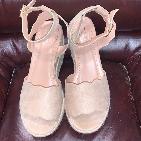 NWOT Tan Platform Strappy Espadrilles - Picture 4 of 14